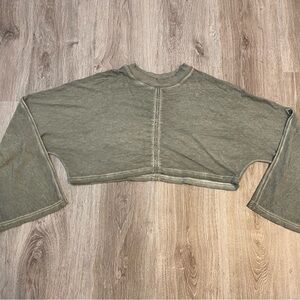 Lululemon green cropped bell sleeve top